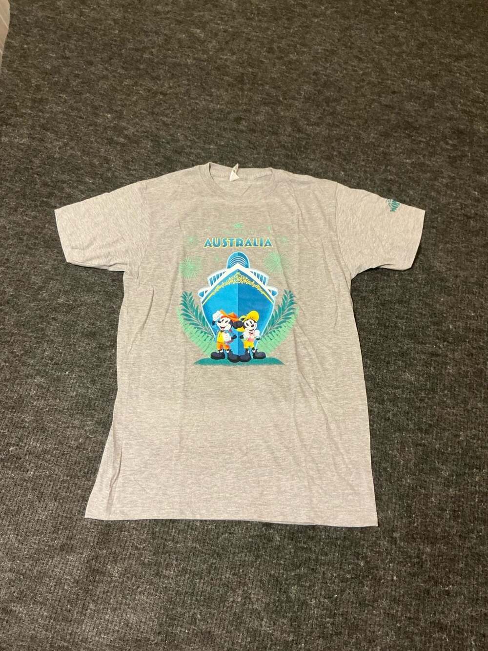 Disney Cruise Line Australia Mickey and Minnie Mouse Heather Gray T-Shirt Size M